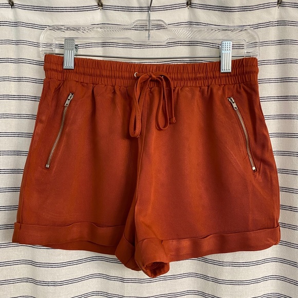 Rust Drawstring Cuffed Shorts - Picture 2 of 6